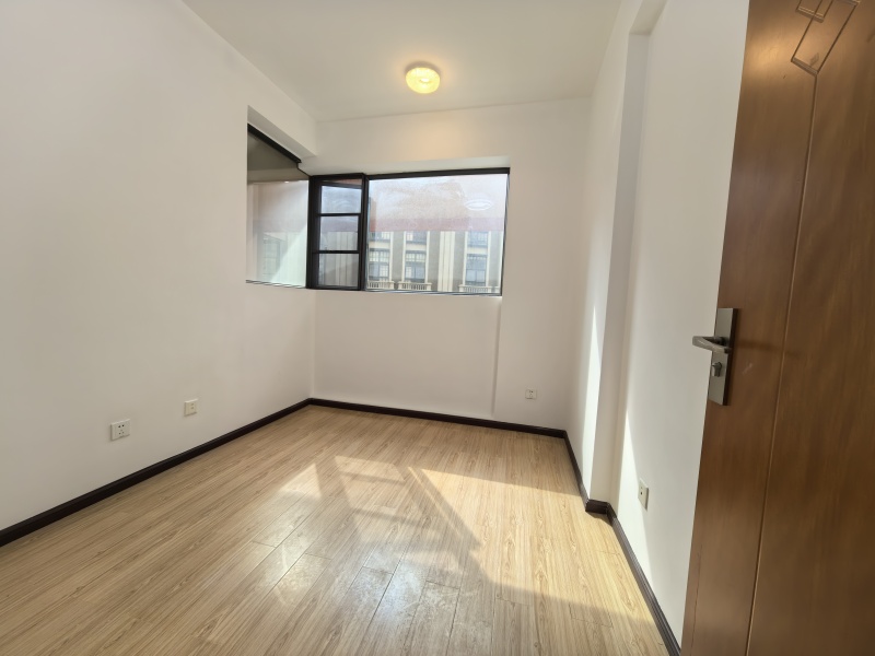 2室1廳1陽(yáng)臺(tái) 南亞未來城臥室