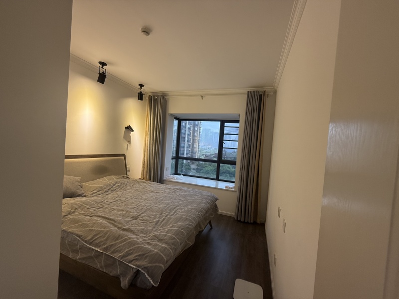 2室2廳2陽(yáng)臺(tái) 金科陽(yáng)光里臥室