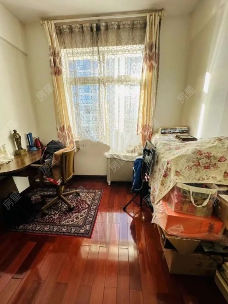 4室2廳1陽臺 萬源小區(qū)書房