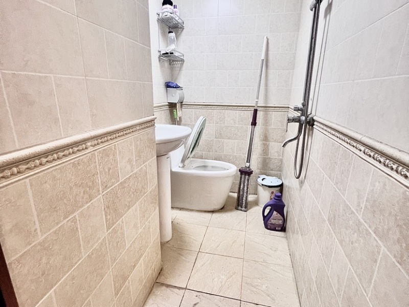 3室2廳2陽(yáng)臺(tái) 濱江俊園回遷組團(tuán)衛(wèi)生間