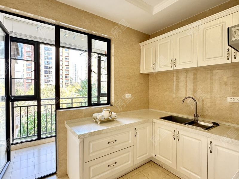 4室2廳2陽臺 清水佳湖雅居廚房