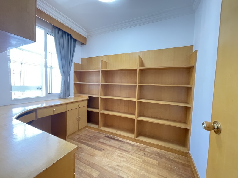 3室2廳2陽(yáng)臺(tái) 白龍小區(qū)臥室