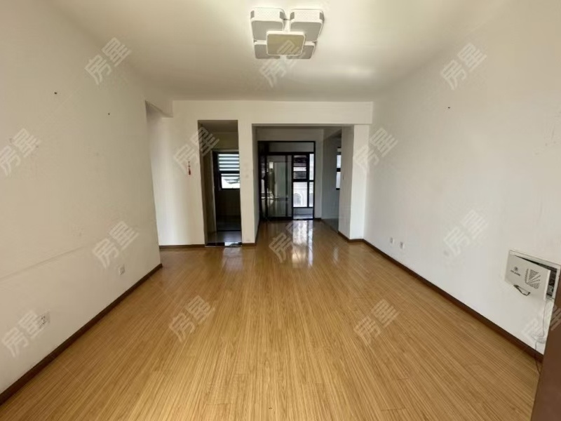 4室2廳2陽臺 中鐵水岸青城A2地塊客廳