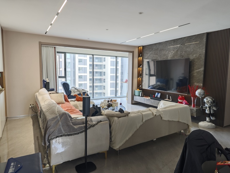 4室2廳2陽臺 招商雍和府二期客廳