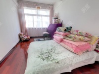 4室2廳1陽臺 萬源小區(qū)臥室