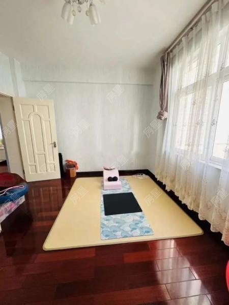 4室2廳1陽臺 萬源小區(qū)臥室