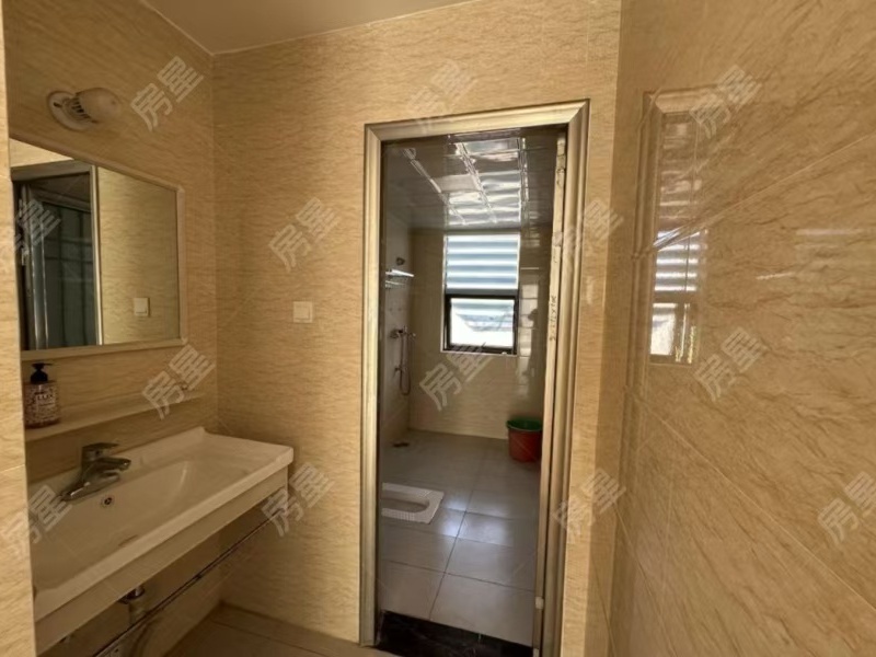 4室2廳2陽臺 中鐵水岸青城A2地塊衛(wèi)生間