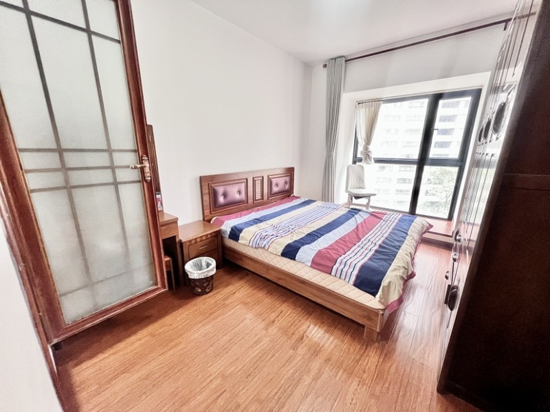 3室2廳2陽(yáng)臺(tái) 濱江俊園回遷組團(tuán)臥室