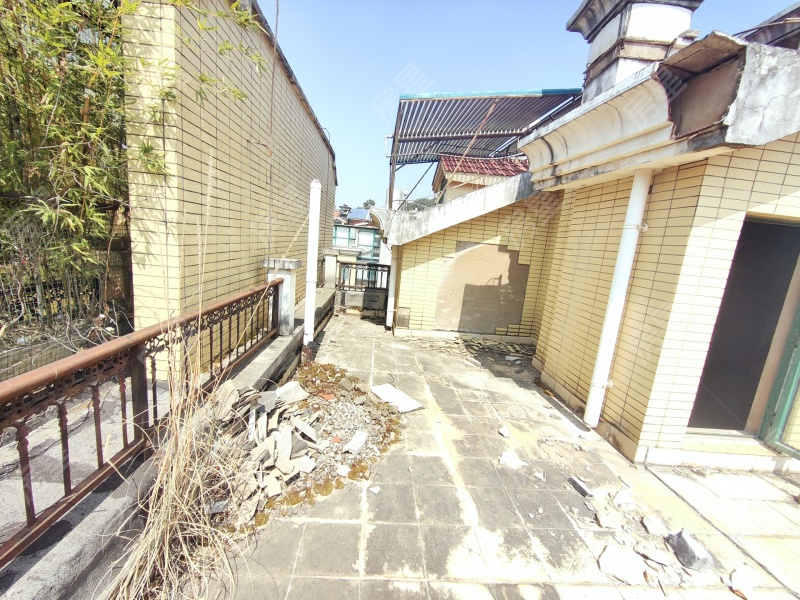 5室2廳2陽臺(tái) 貴研自然界自家花園