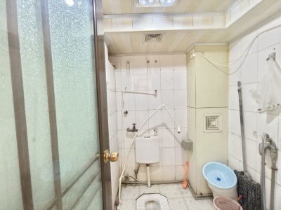 2室2廳1陽(yáng)臺(tái) 凱苑小區(qū)衛(wèi)生間