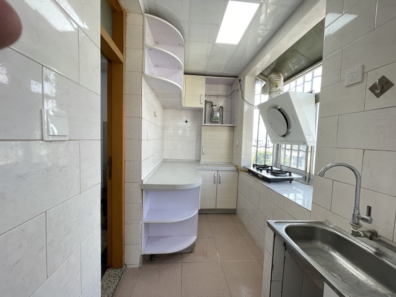 3室2廳2陽(yáng)臺(tái) 白龍小區(qū)廚房