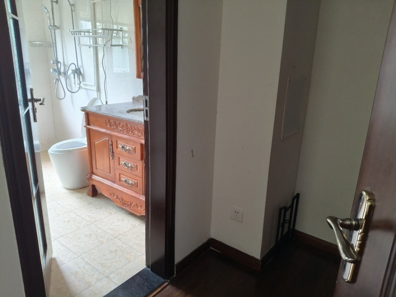 5室2廳2陽(yáng)臺(tái) 世博生態(tài)城云嶺鄰里別墅衛(wèi)生間