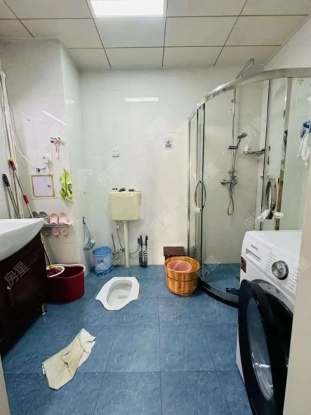 4室2廳1陽臺 萬源小區(qū)衛(wèi)生間