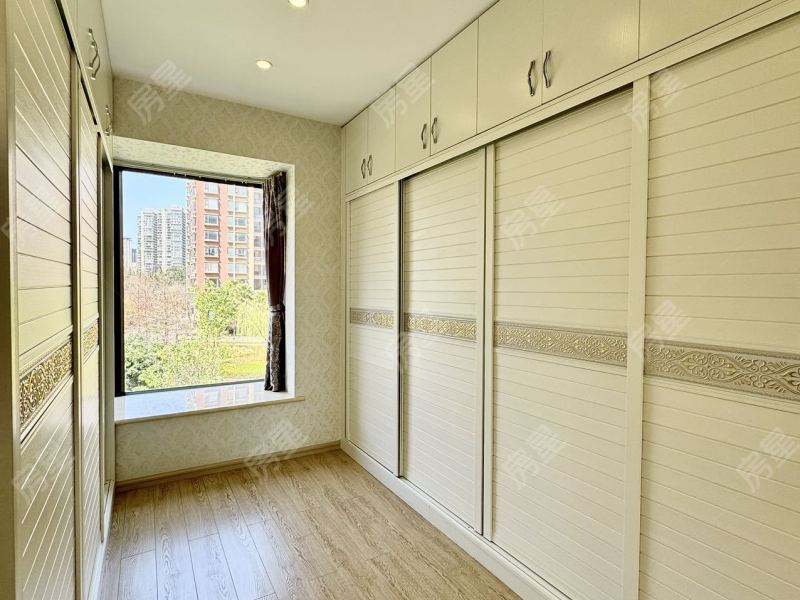 4室2廳2陽臺 清水佳湖雅居臥室