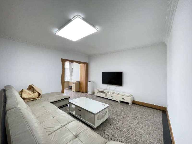 3室2廳2陽(yáng)臺(tái) 白龍小區(qū)客廳