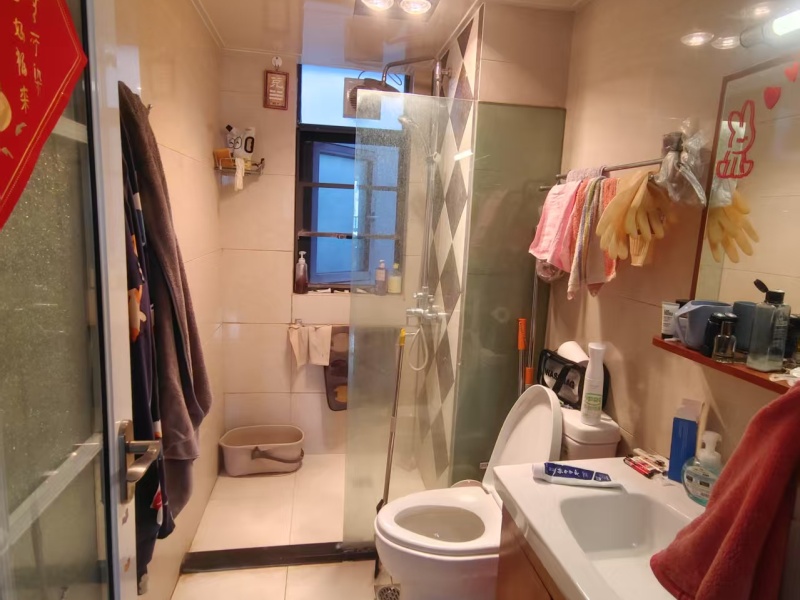 4室2廳2陽臺 金域緹香衛(wèi)生間