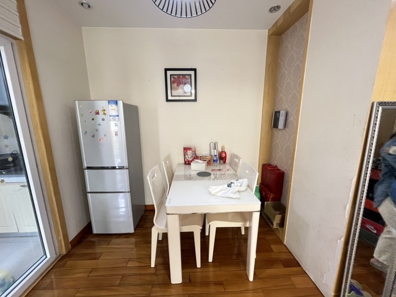 2室2廳1陽臺(tái) 滇池印象花園餐廳