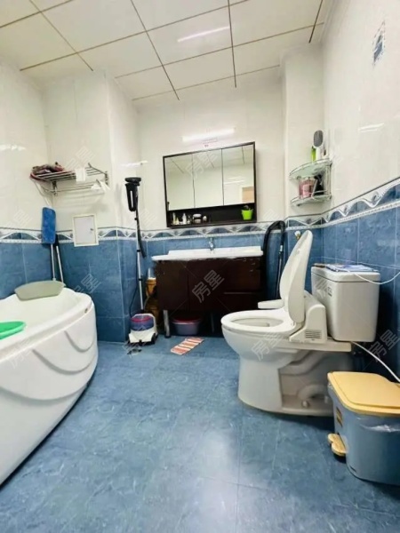 4室2廳1陽臺 萬源小區(qū)衛(wèi)生間