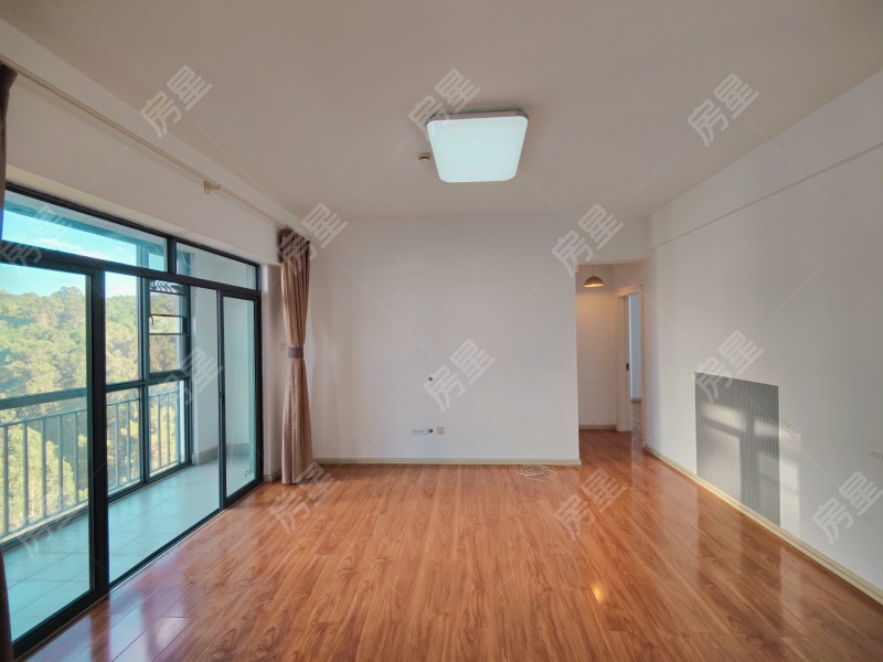 3室2廳1陽(yáng)臺(tái) 都市名典客廳