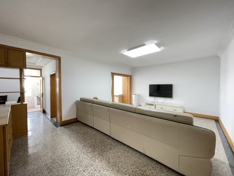 3室2廳2陽(yáng)臺(tái) 白龍小區(qū)客廳