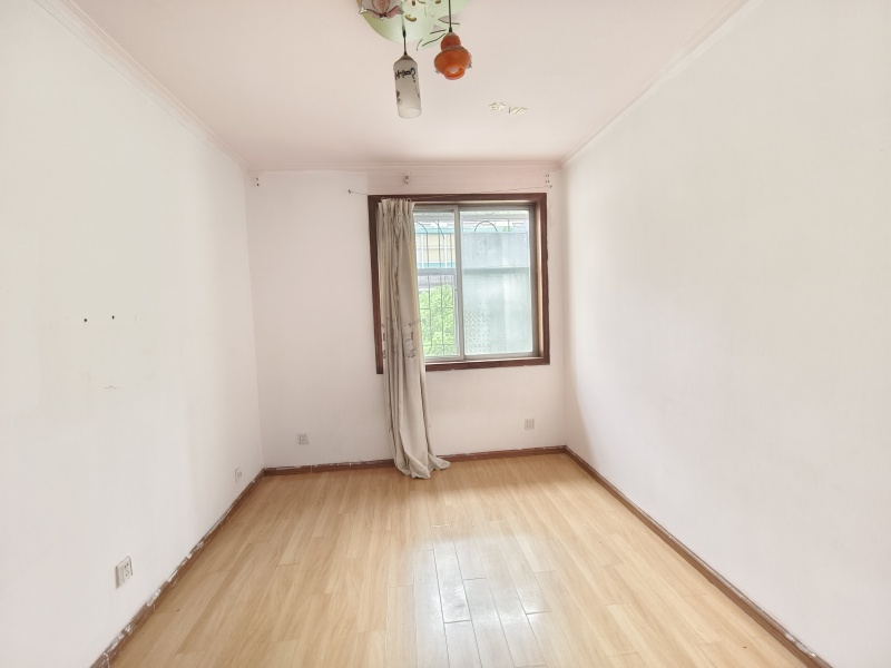 2室2廳1陽(yáng)臺(tái) 凱苑小區(qū)臥室