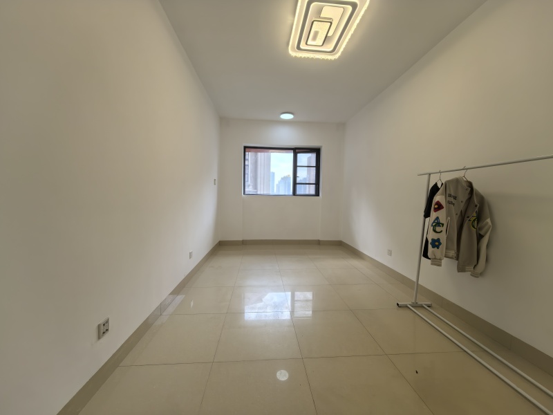 2室1廳1陽(yáng)臺(tái) 南亞未來城客廳