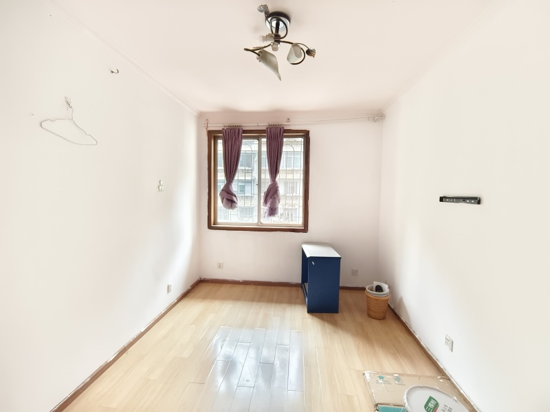 2室2廳1陽(yáng)臺(tái) 凱苑小區(qū)臥室