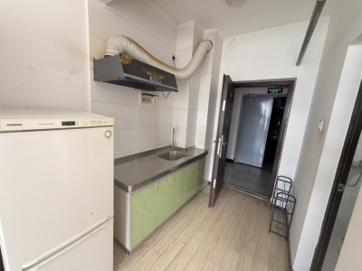 1室1廳1陽臺 中天陽光100