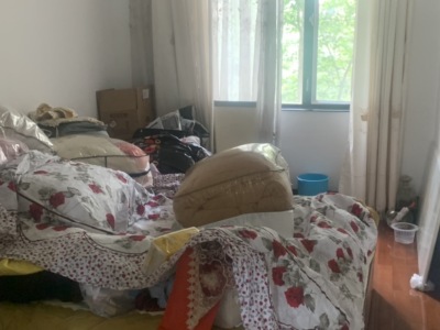 4室2廳2陽(yáng)臺(tái) 銀海山水間