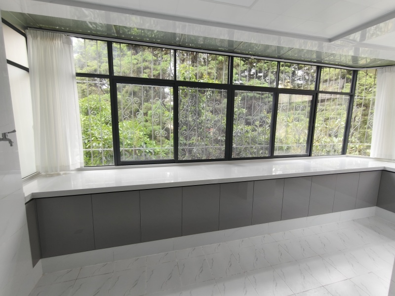 3室2廳1陽(yáng)臺(tái) 東華小區(qū)客廳