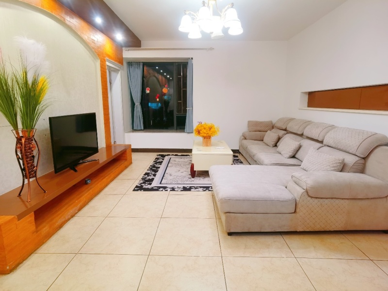 3室2廳1陽(yáng)臺(tái) 云安尚品客廳