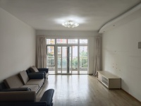 4室2廳2陽臺 湖畔之夢客廳