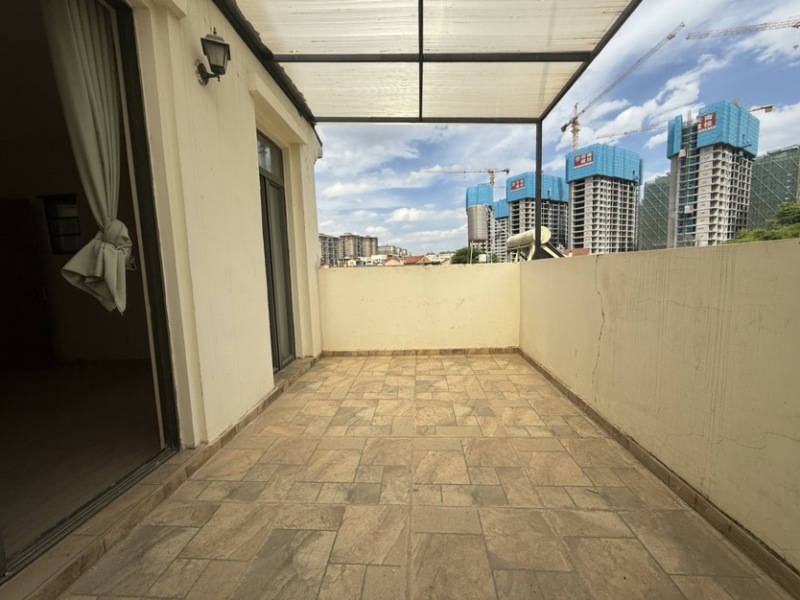 6室3廳3陽臺(tái) 滇池印象花園別墅陽臺(tái)