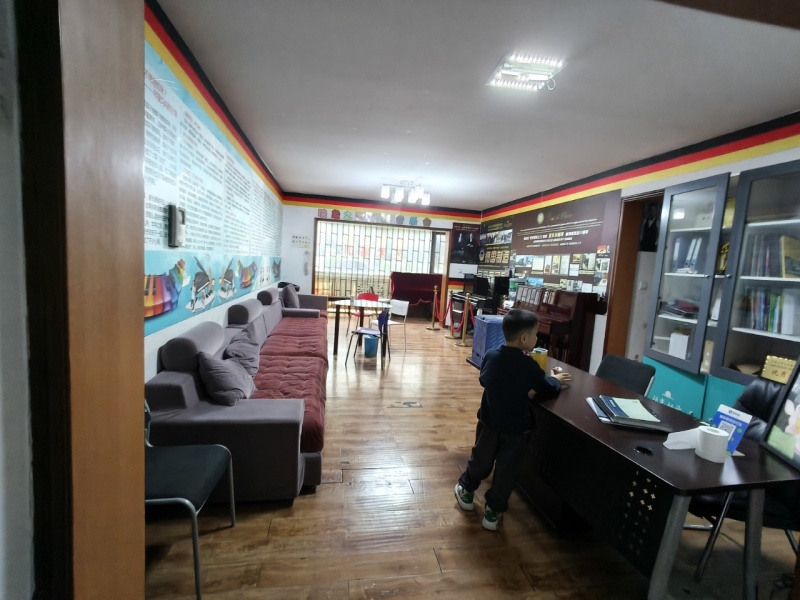 4室2廳1陽臺 東驤神駿一期客廳