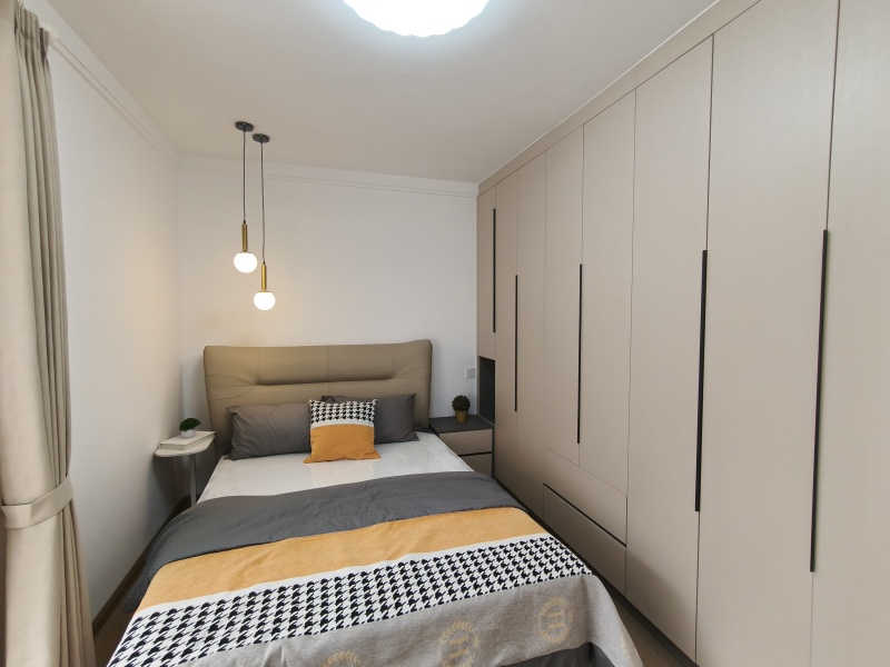 3室2廳1陽(yáng)臺(tái) 東華小區(qū)客廳