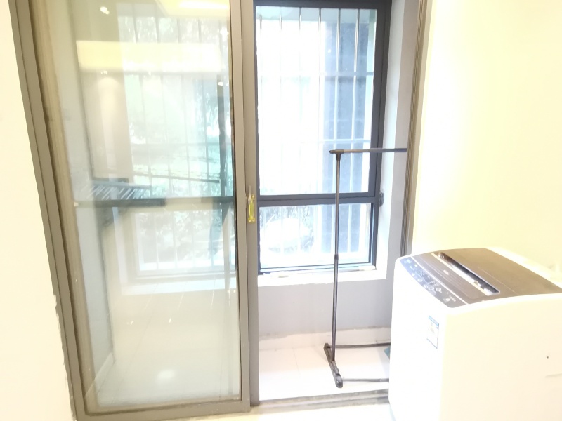 2室1廳1陽(yáng)臺(tái) 紅星國(guó)際晶品公寓陽(yáng)臺(tái)