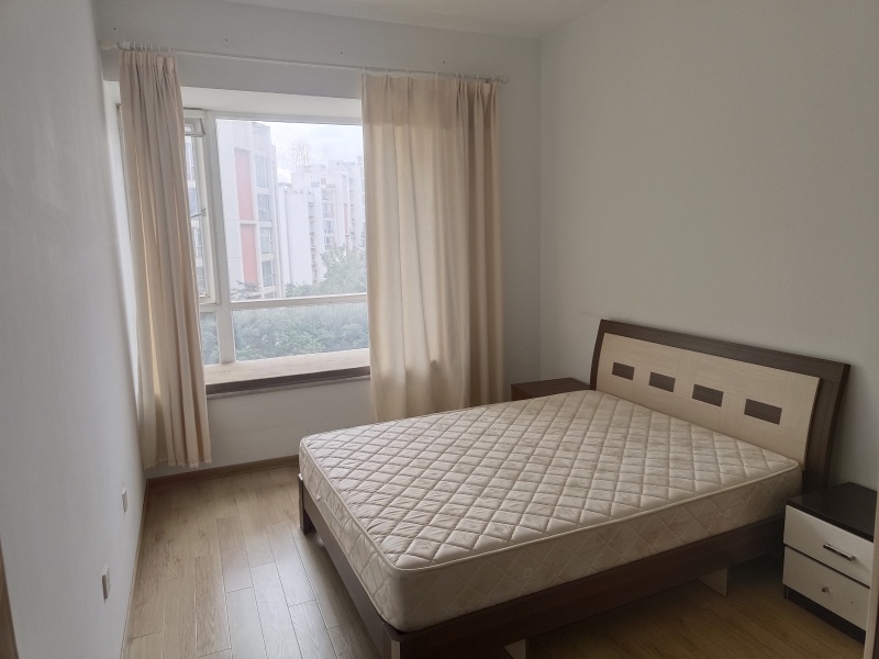 4室2廳2陽臺 湖畔之夢臥室