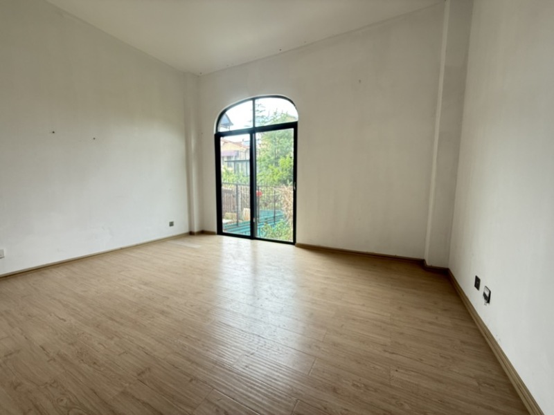 6室3廳3陽臺(tái) 滇池印象花園別墅臥室