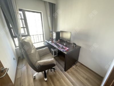 4室2廳2陽臺(tái) 俊發(fā)城薔薇苑