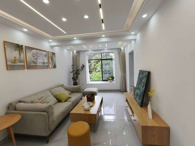 3室2廳1陽(yáng)臺(tái) 東華小區(qū)客廳