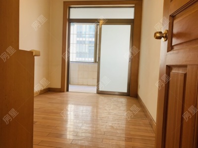 4室2廳2陽臺 環(huán)城西路595號