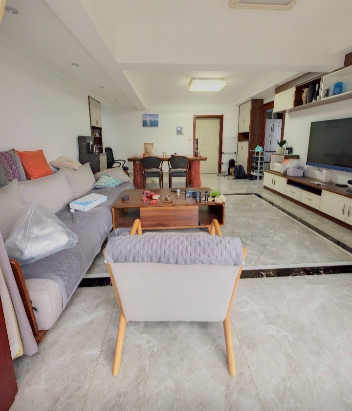 1室2廳2陽臺(tái) 理想紅樹灣公寓客廳