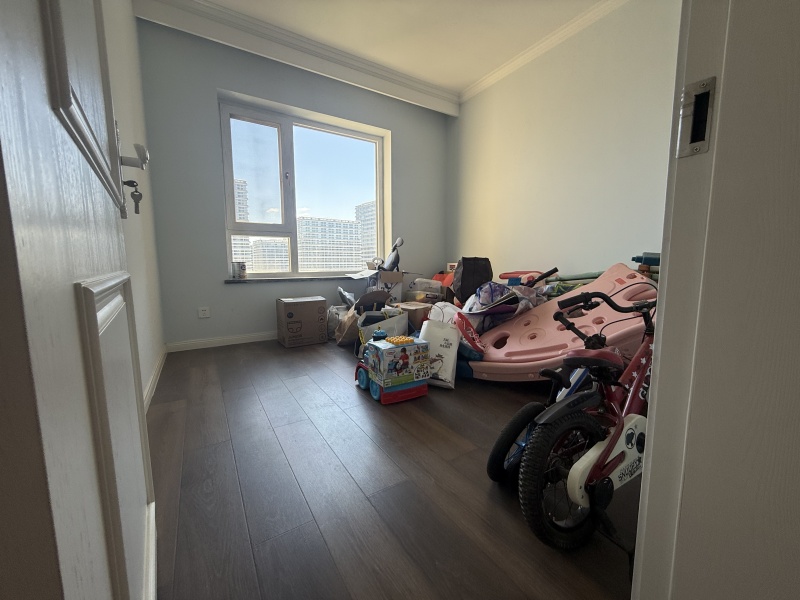 4室2廳4陽臺 藍(lán)光水岸公園臥室