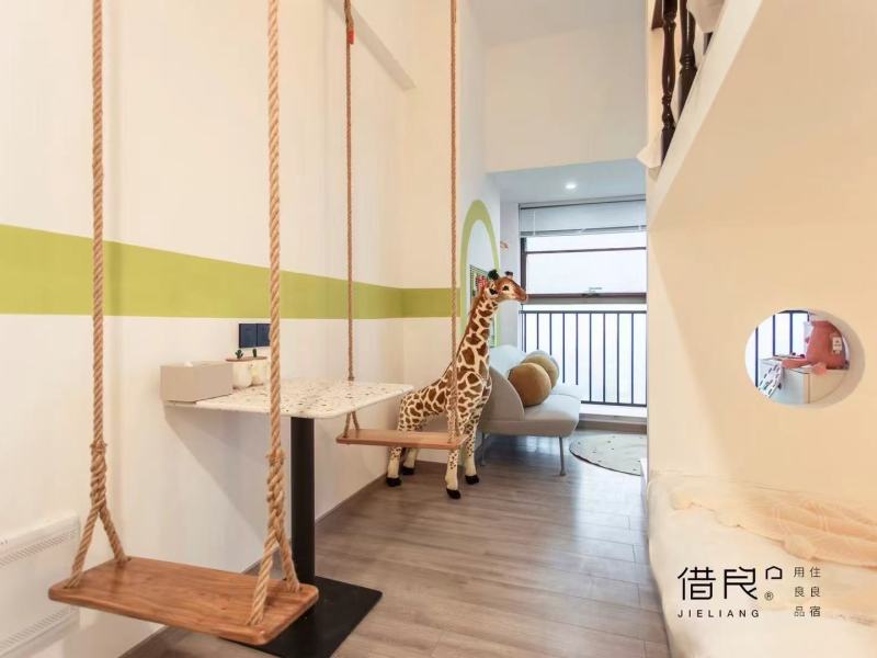 1室1廳1陽(yáng)臺(tái) 北大資源博泰城公寓客廳