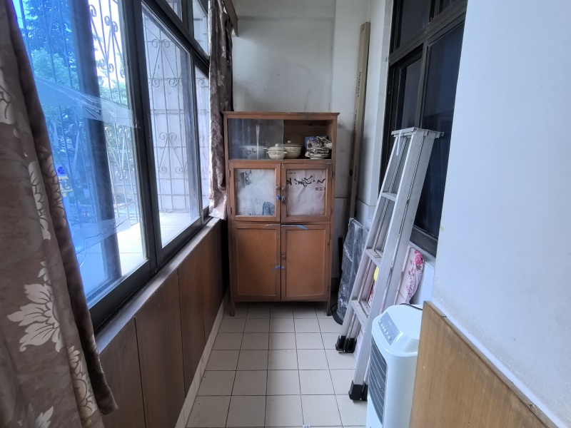 3室2厅1阳台 烟科研阳台