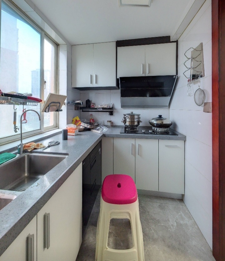 1室2廳2陽臺(tái) 理想紅樹灣公寓廚房