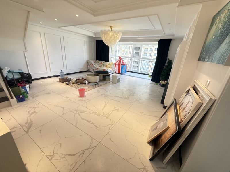 4室2廳4陽臺 藍(lán)光水岸公園客廳