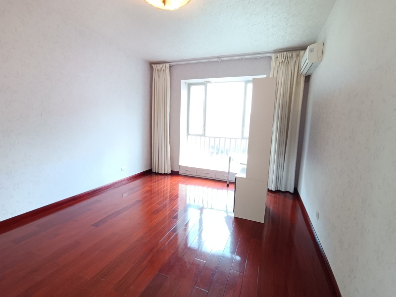 5室2廳3陽臺 廣福小區(qū)二期臥室