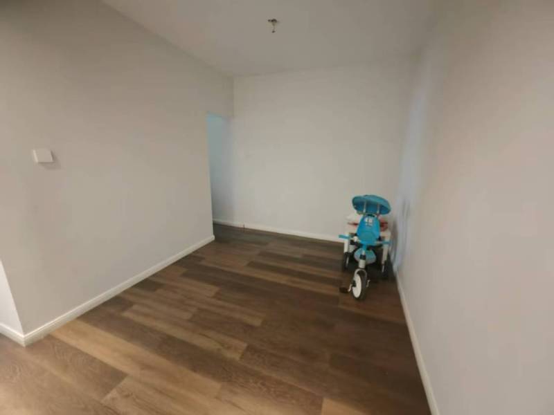 4室2廳4陽臺 藍(lán)光水岸公園臥室