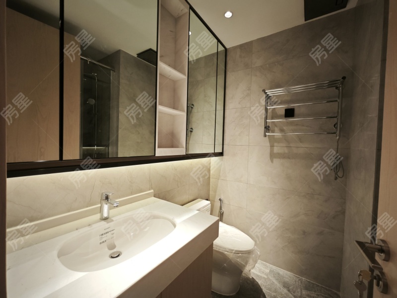 5室2廳2陽(yáng)臺(tái) 俊發(fā)逸天峰衛(wèi)生間